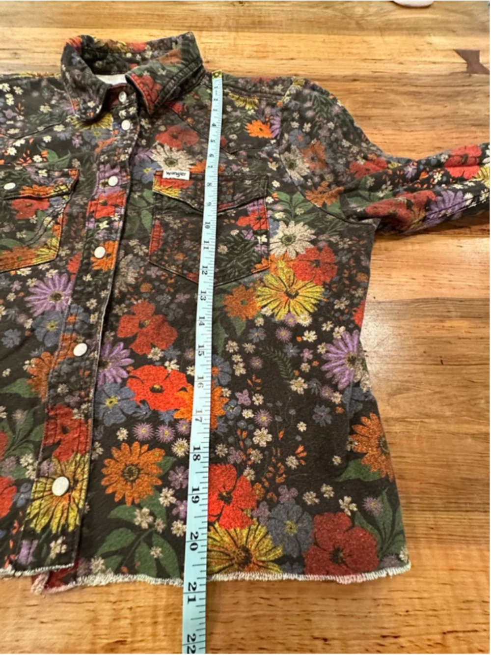 Wrangler Western Floral Raw Hem Cropped Denim Shirt - Picture 10 of 12